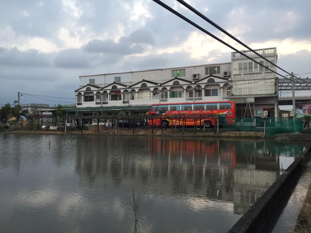 Shui River B&B อู่เจี๋ย ภายนอก รูปภาพ
